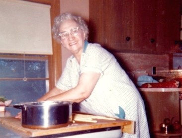 Mamamarika making s cookies