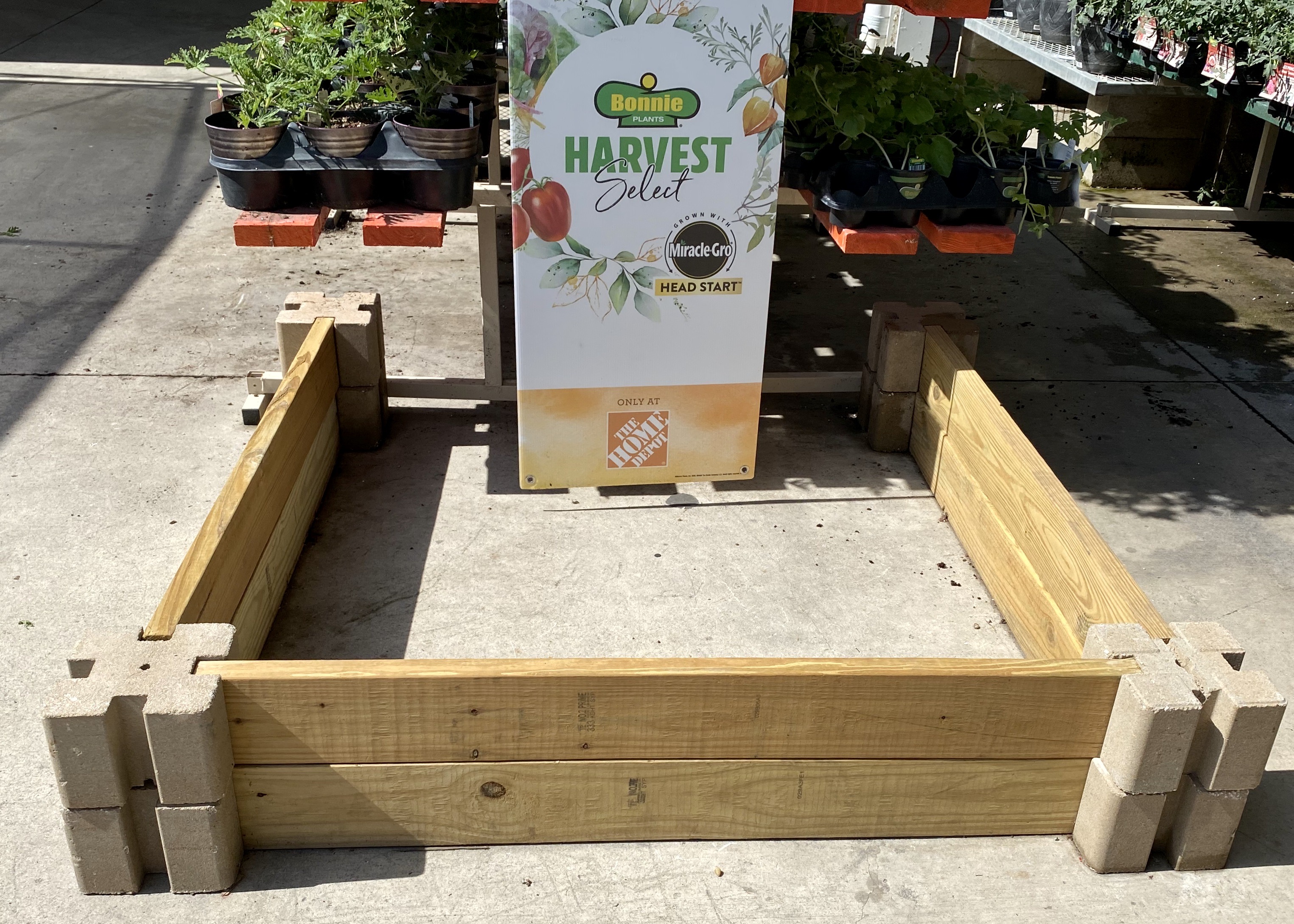 How to Build a 4 x 4 Raised Garden Bed@judyschickens